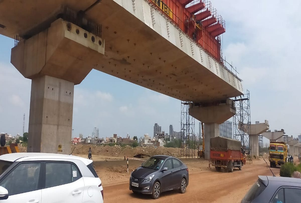 Gurugram dwarka expressway condition pathetic long queues trouble vehicle drivers