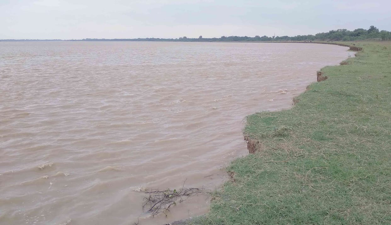 Eight bighas of land merged in the Ganges