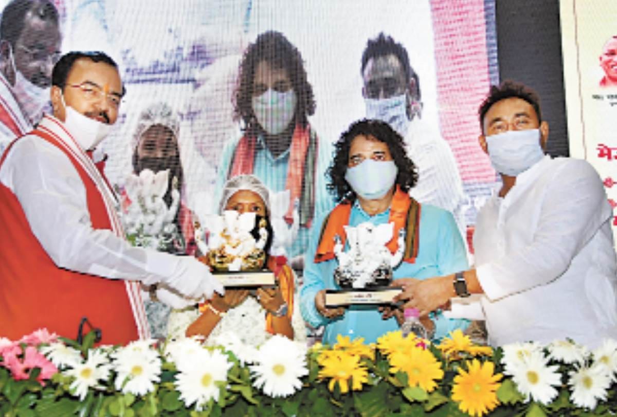 roads will be built up to players' homes, deputy CM Keshav Prasad Maurya laid the foundation stone