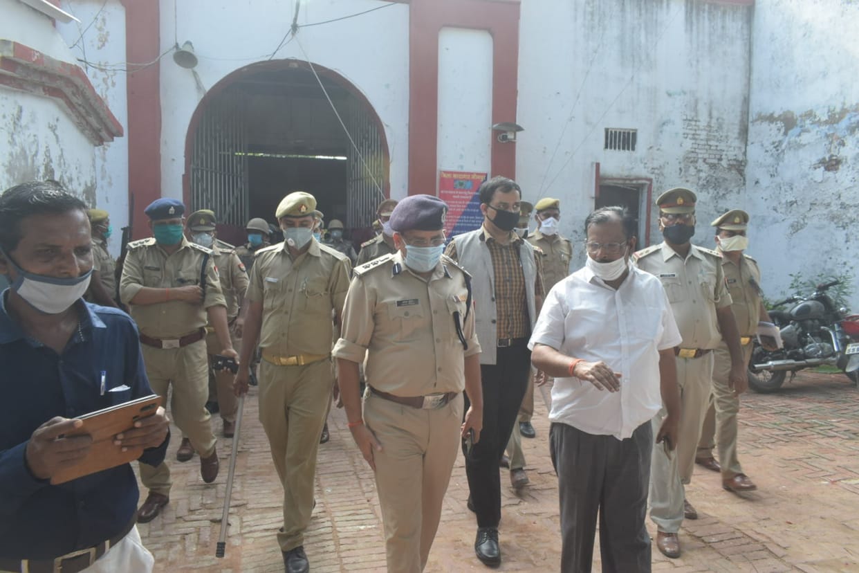 DM SP jaunpur reached jail searched barracks