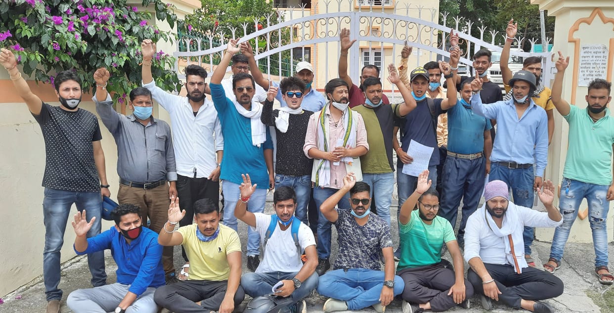 Demonstration of the Ukans and princes on the plight of the roads