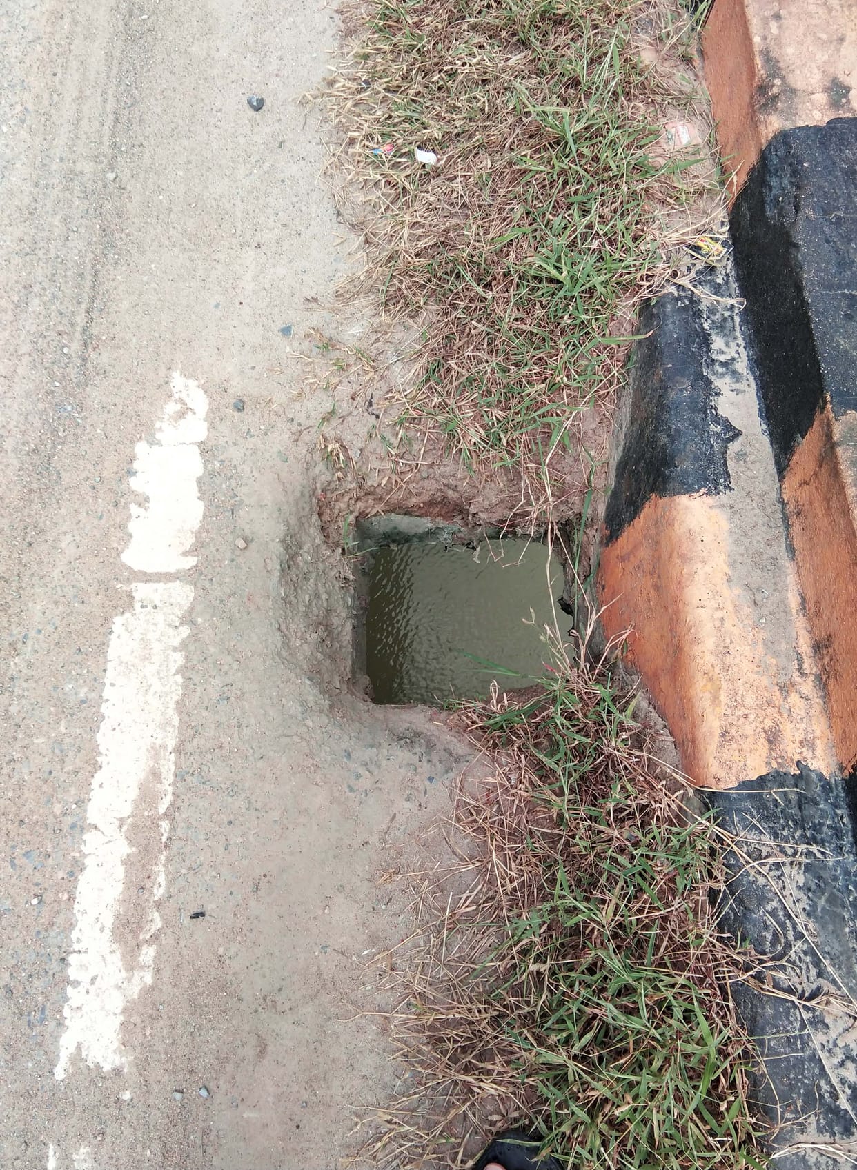 Morwa bridge becomes dangerous, child falls in river from bridge pit