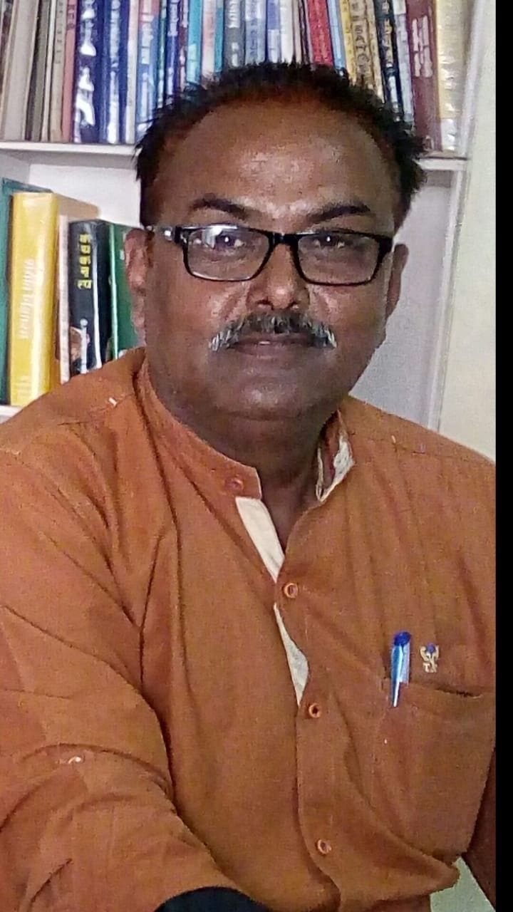 poet baba nirbhay hathrasi is great lover of Hindi
