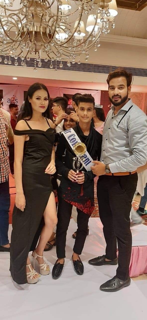 bhuvnesh won mr. confident award