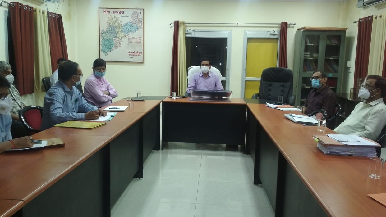 Hathras: gather information about people coming in contact with corona patients