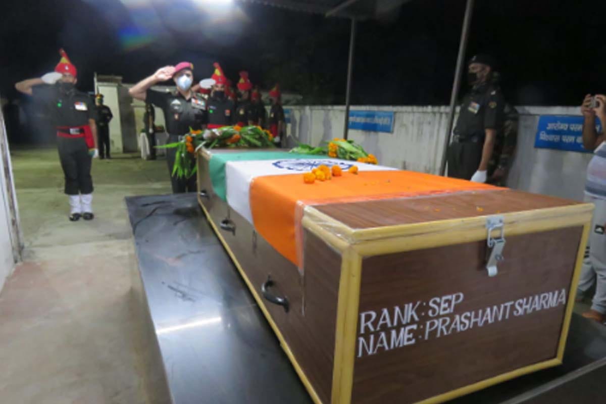 mortal remains of martyr Prashant reached military hospital in Meerut, will be cremated in Muzaffarnagar