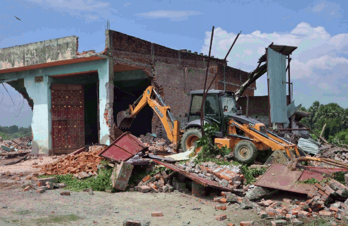 Bulldozer on abattoir bucharkhana Collapse under the protection of Mukhtar Ansari in Mau