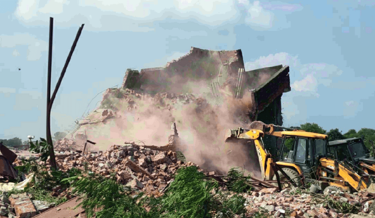 Bulldozer on abattoir bucharkhana Collapse under the protection of Mukhtar Ansari in Mau
