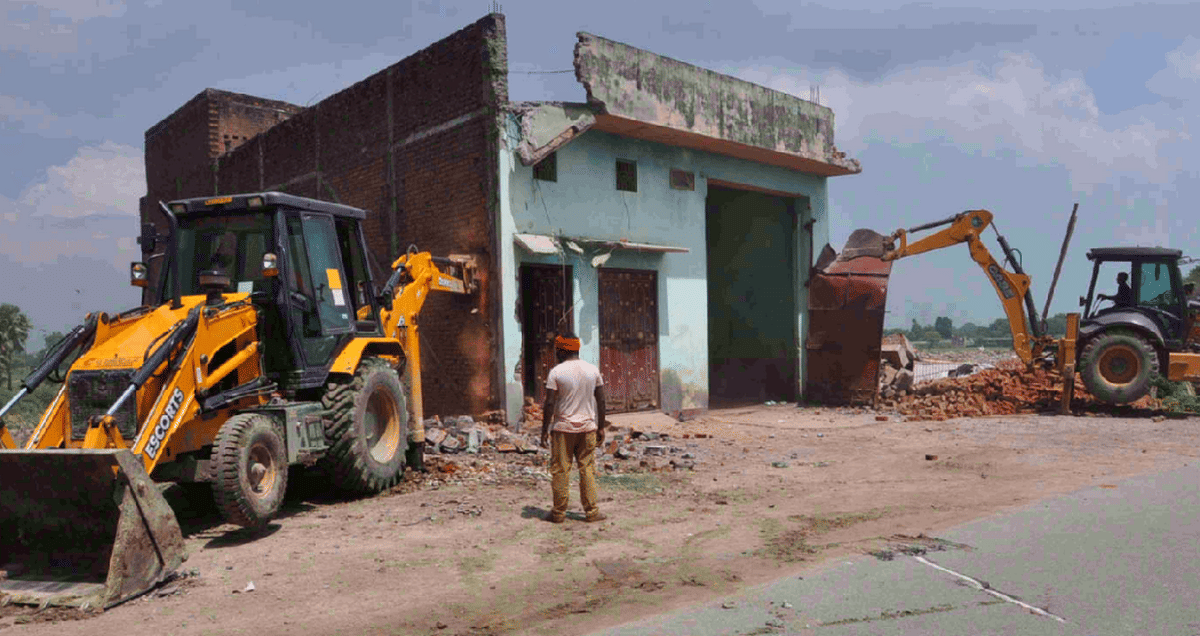 Bulldozer on abattoir bucharkhana Collapse under the protection of Mukhtar Ansari in Mau