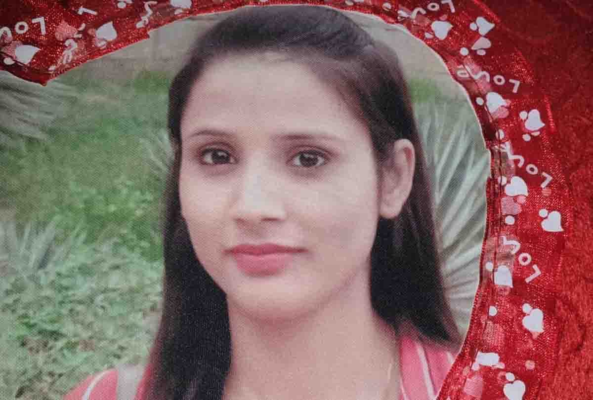 Husband turns out to be unfaithful, then wife hangs on writing love letter with blood