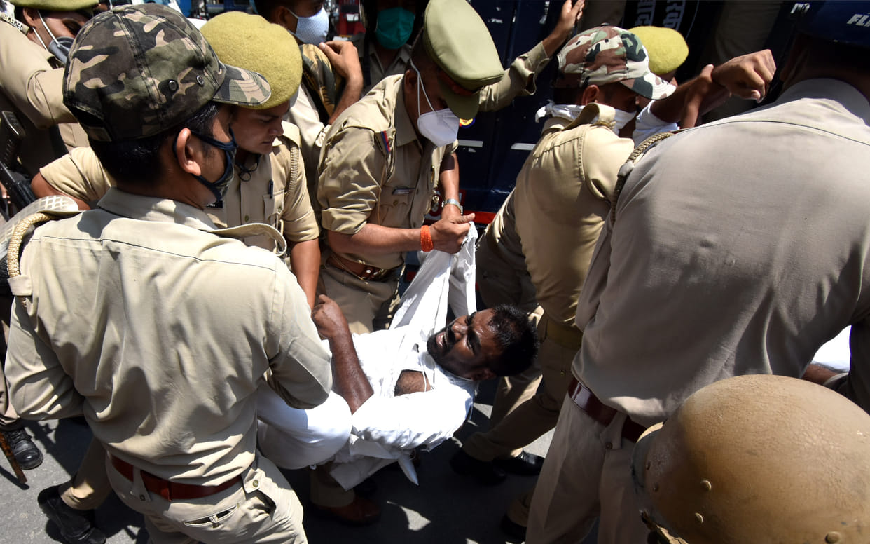 Prayagraj News: Neet, SPE enraged on the demand for postponement of JEE exam, 26 arrested