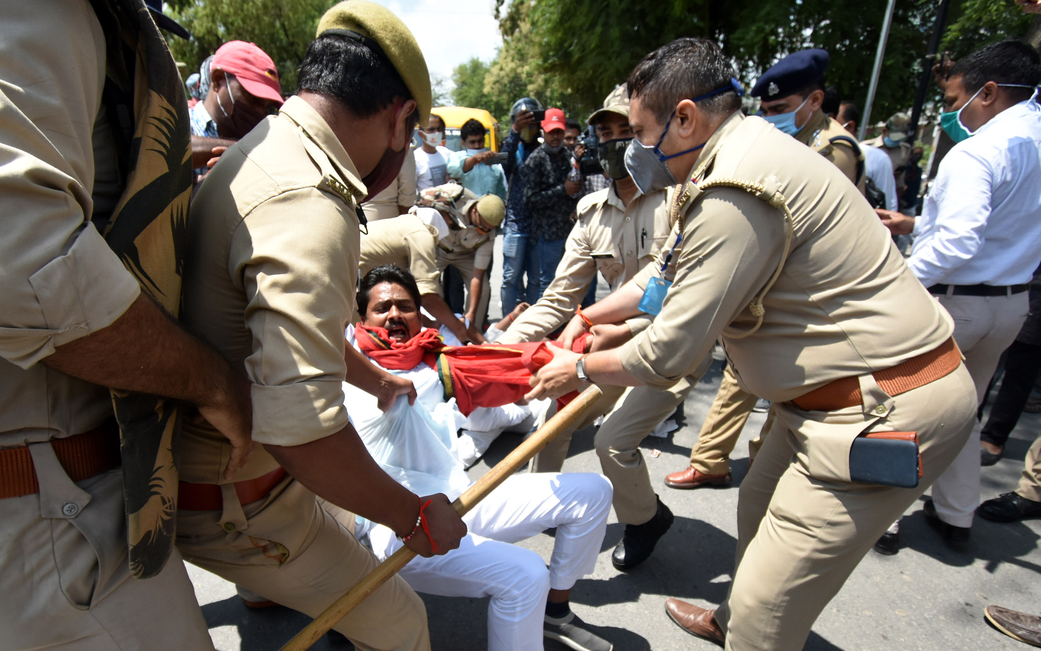 Prayagraj News: Neet, SPE enraged on the demand for postponement of JEE exam, 26 arrested