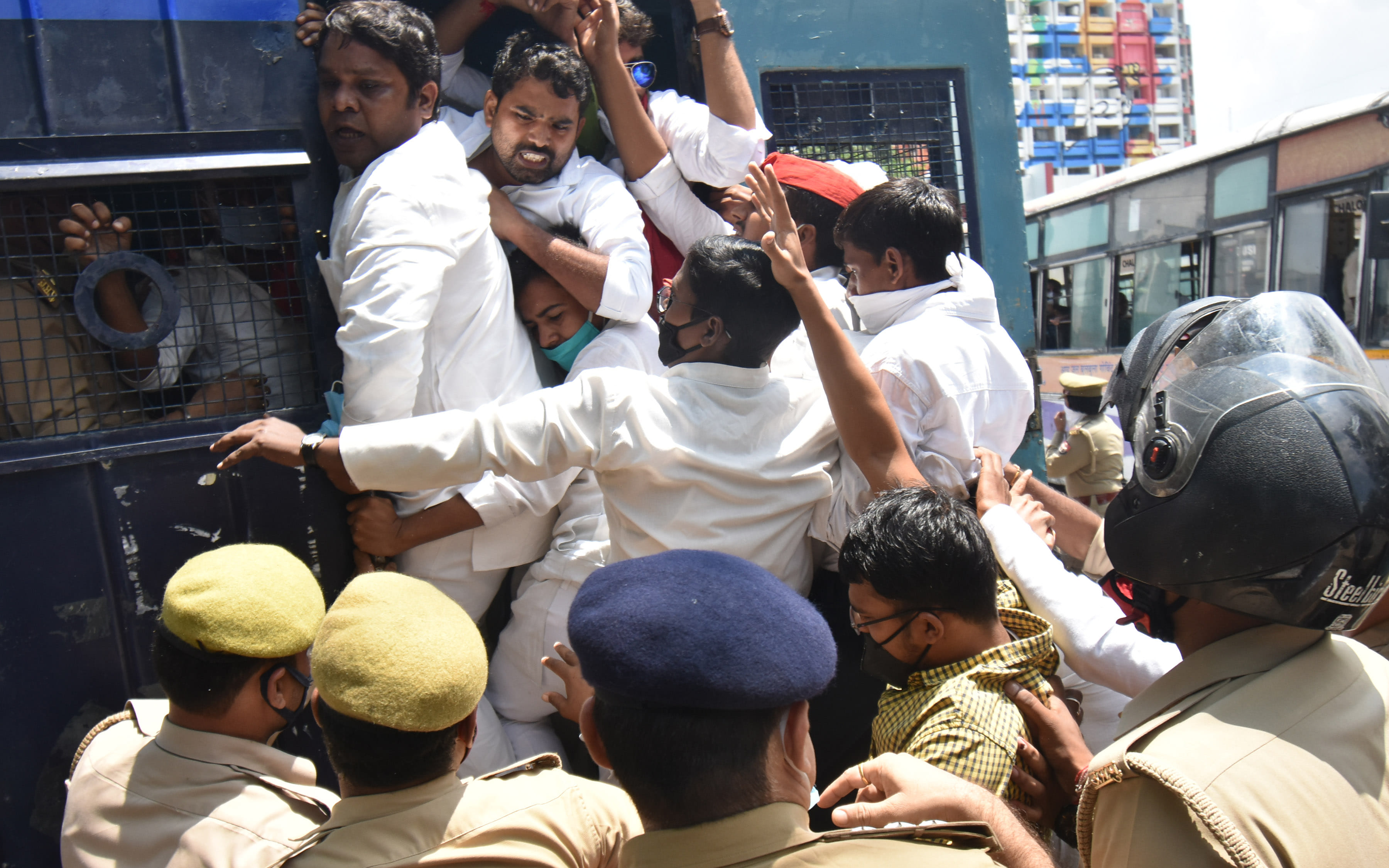 Prayagraj News: Neet, SPE enraged on the demand for postponement of JEE exam, 26 arrested