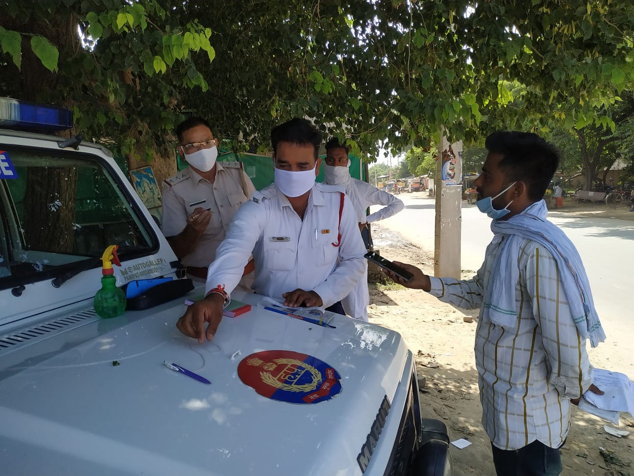trafice police gate a challan in 101 vhicals