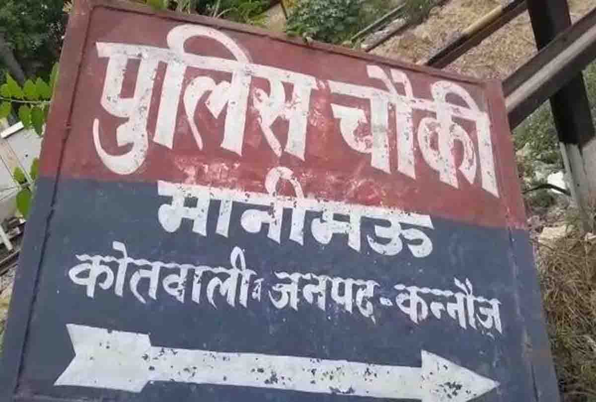 woman tore away the uniform of the inspector after quarreling, snatched the mobile