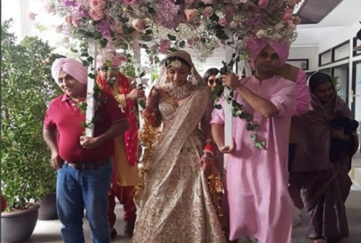 beautiful dresses of bollywood actress on their wedding beautiful lehenga images gallery