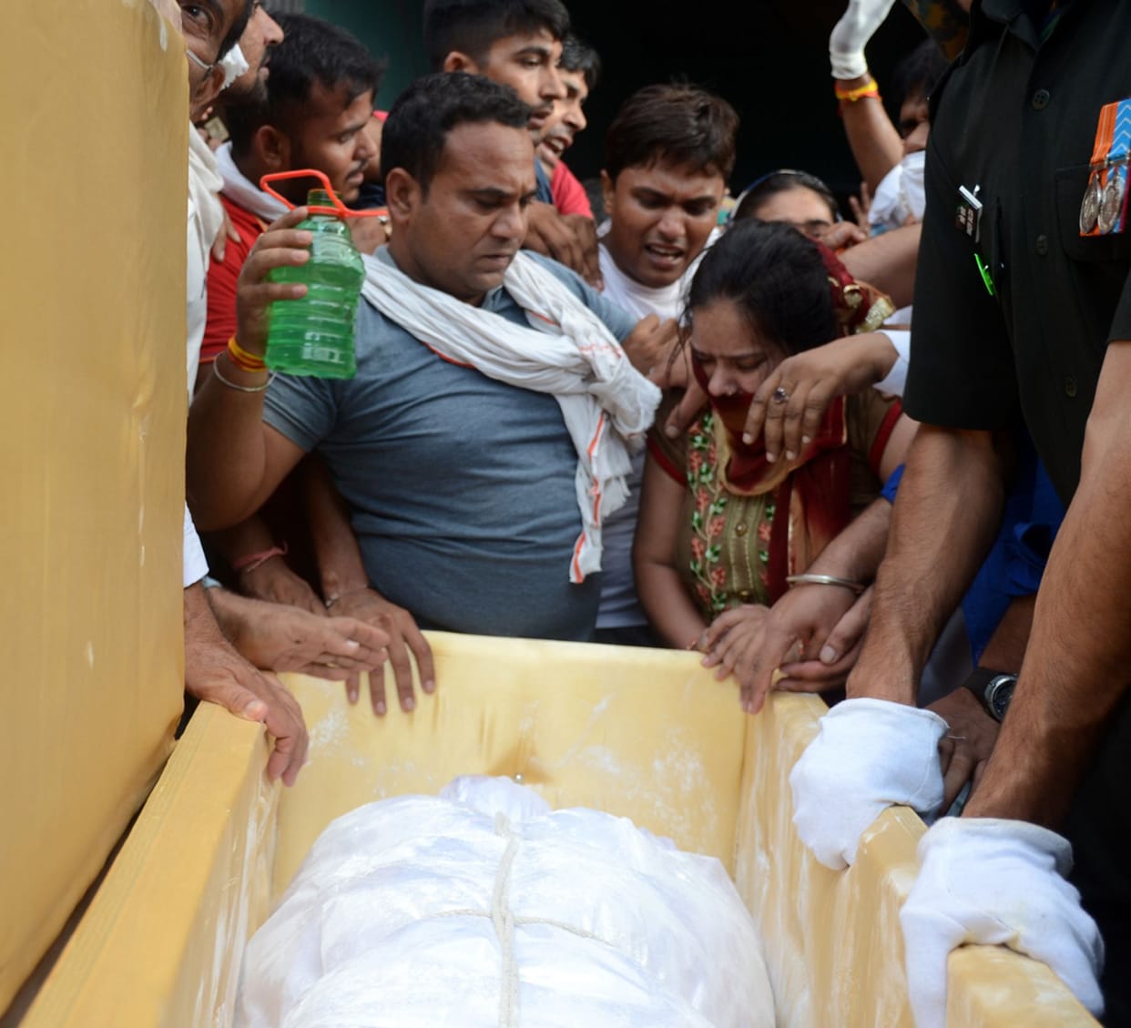 Shaheed Prashant Sharma: Mother wept with dead body