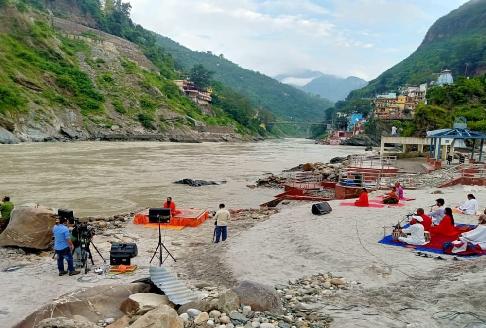 Baba Ramdev Doing Yoga with Students on Devprayag Ganga sangam Till Five Hours, Photos