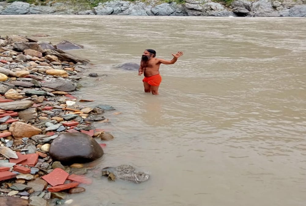 Baba Ramdev Doing Yoga with Students on Devprayag Ganga sangam Till Five Hours, Photos