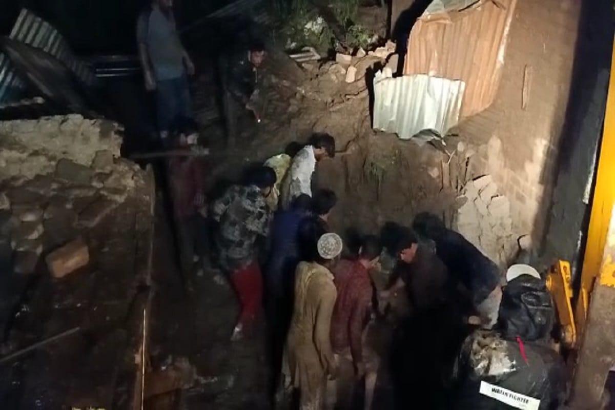Madhya Pradesh: One dead and three injured after a building collapsed in Ashta last night