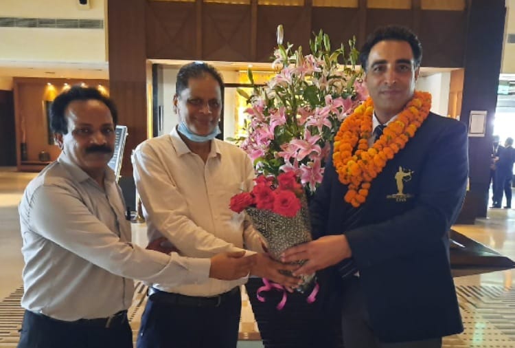 Wushu coach Kuldeep Handu received Dronacharya Award first player receive award Jammu and Kashmir