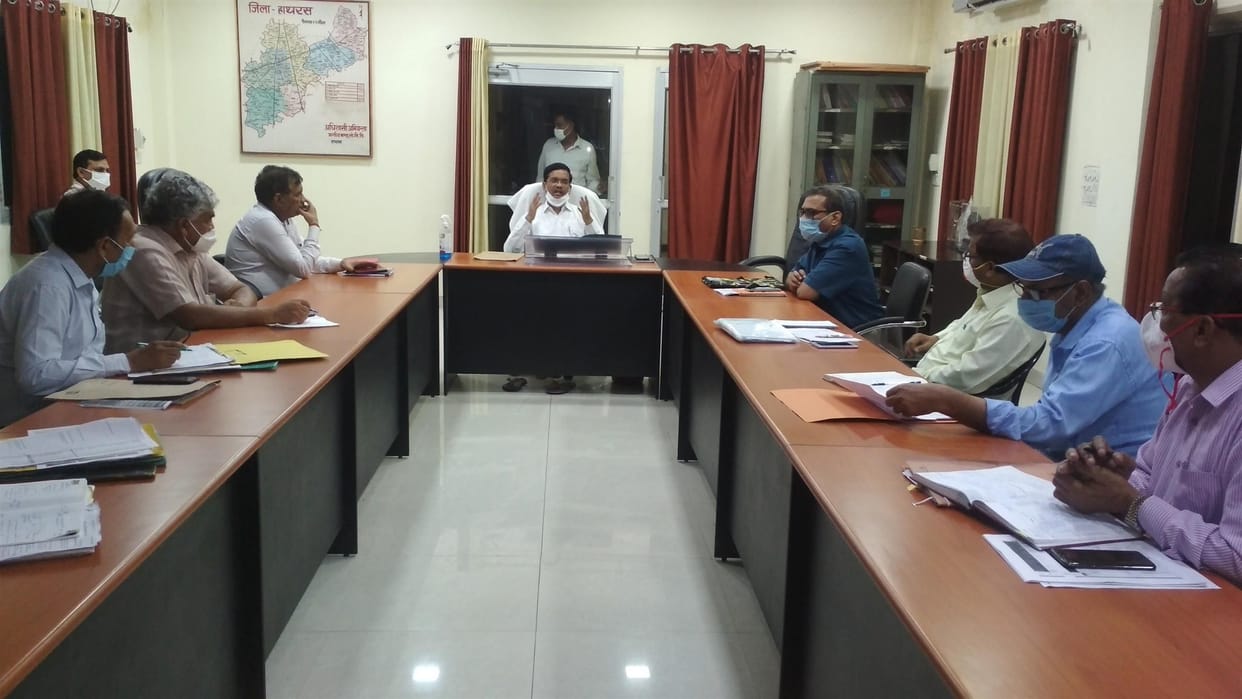 Hathras: Survey should be carried out on the entire area immediately after the corona gets infected