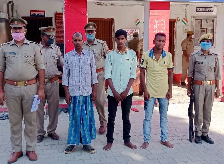 Zamaniya police arrested six smugglers including two thieves