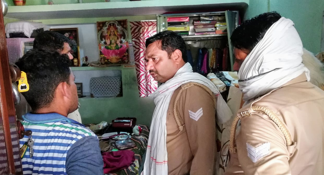 room locjked outside in which family sleep, after that stolen lekh of rupees jwellry in  ohter room
