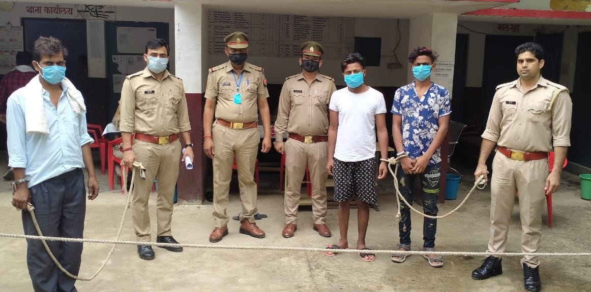 Those caught committing thefts in Shiva Colony were caught in etawah