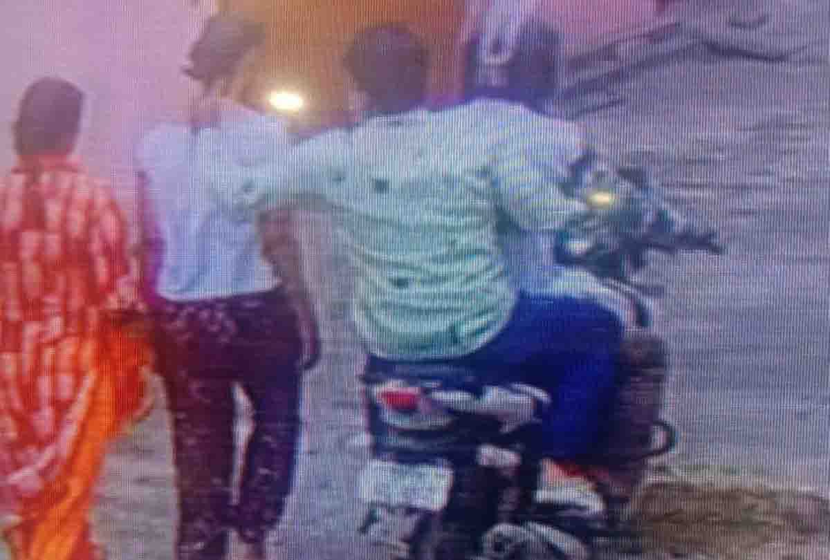 Miscreants looted the girl's chain in kanpur