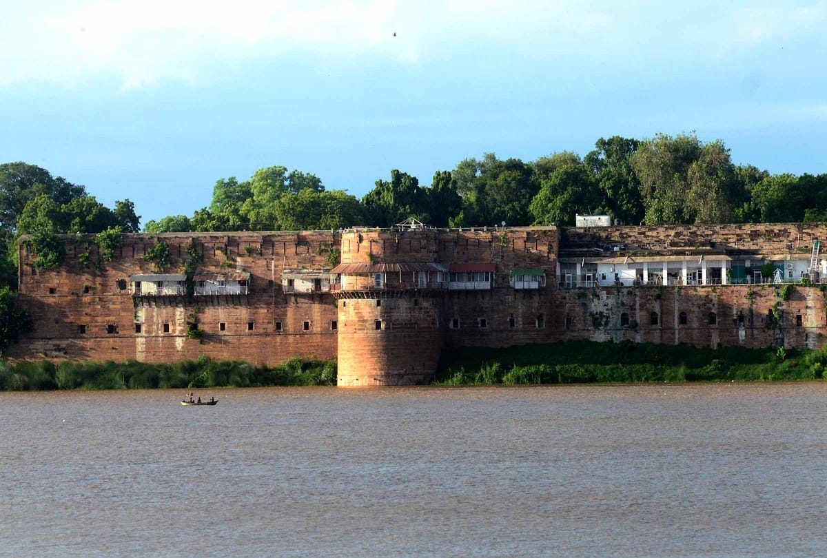 Ganges started steady in Yamuna, people of coastal area breathed relief in Prayagraj