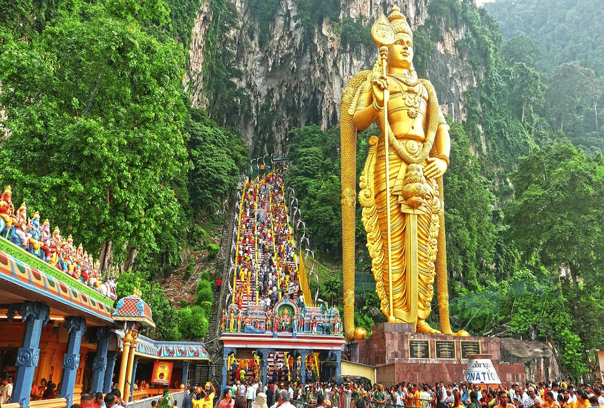 thaipusam festival weird ritual of Malaysia, who make hundreds of holes in the body to please God