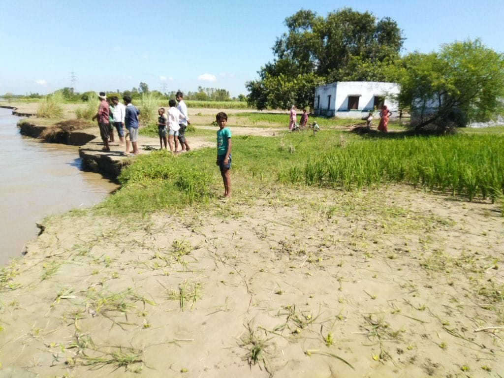 The houses of five people drown in the river due to Saryu's chop