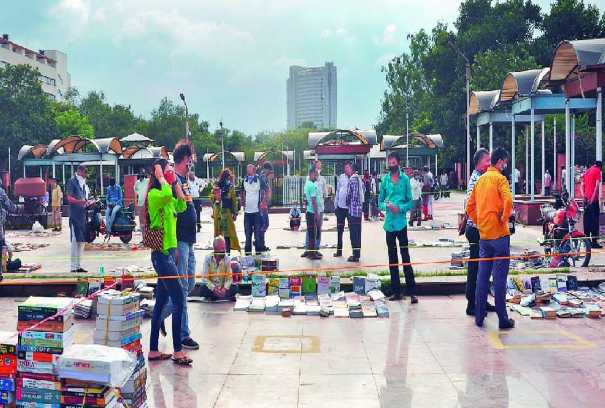 sunday book market in darya ganj open again