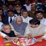 बांकेबिहारी मंदिर में आए पूर्व राष्ट्रपति प्रणब मुखर्जी (फाइल फोटो)