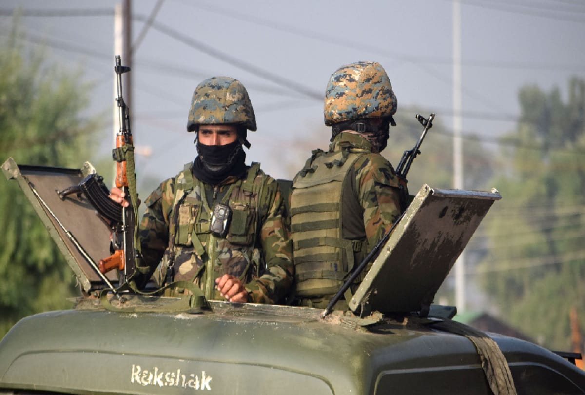 Soldier martyred in shelling along the border, two Pakistani soldiers killed in retaliation by army