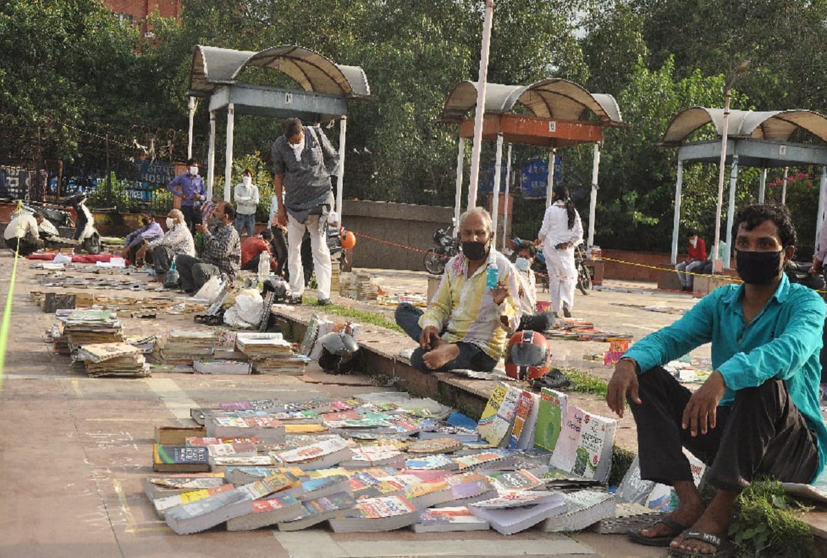 sunday book market in darya ganj open again