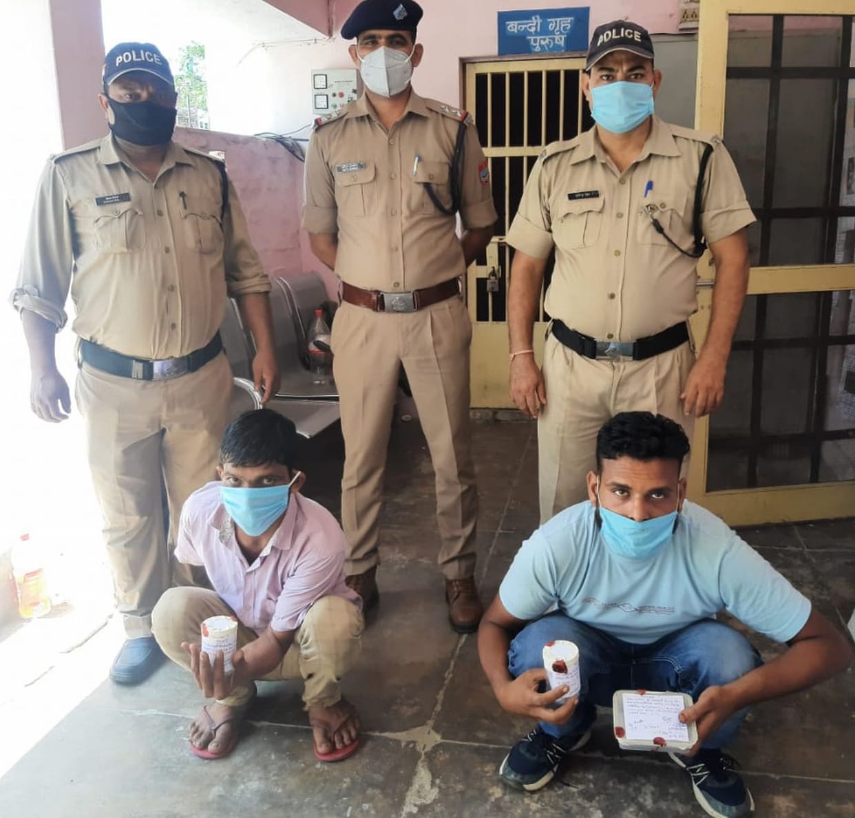 Two smugglers arrested to smack a woman arrested