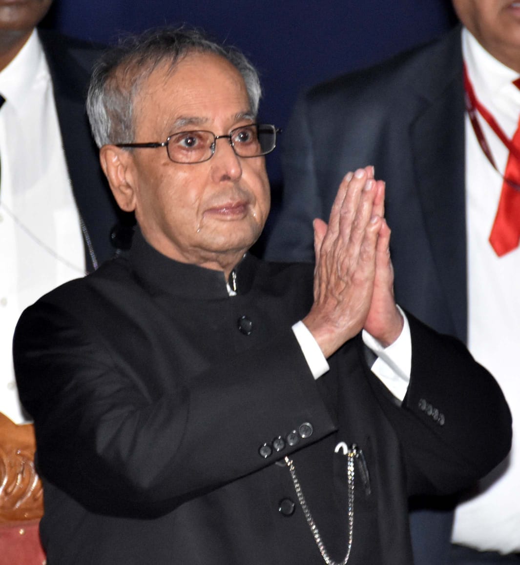 When Pranab da said - leave the number of guests to the Vice Chancellor, the former President came twice in Mahamana's garden