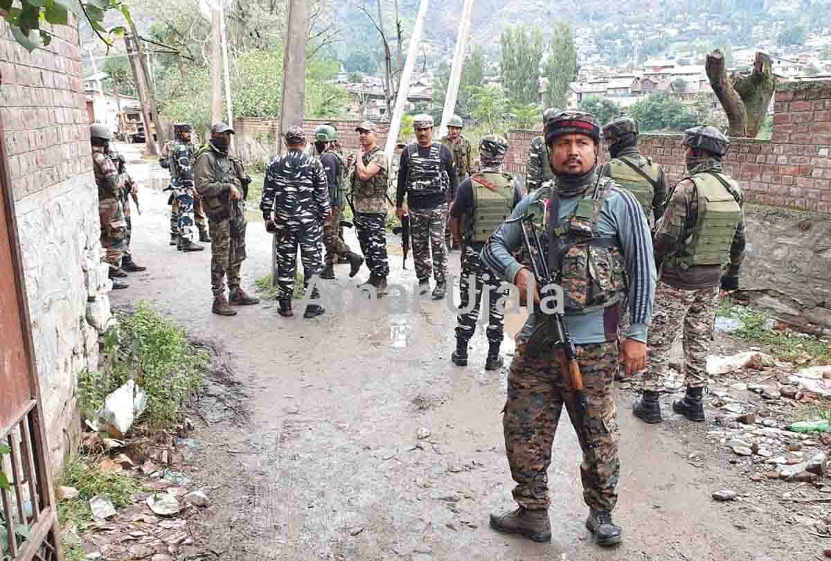 Grenade attack in Idgah area of Jammu and Kashmir, two people injured, chaos in the area
