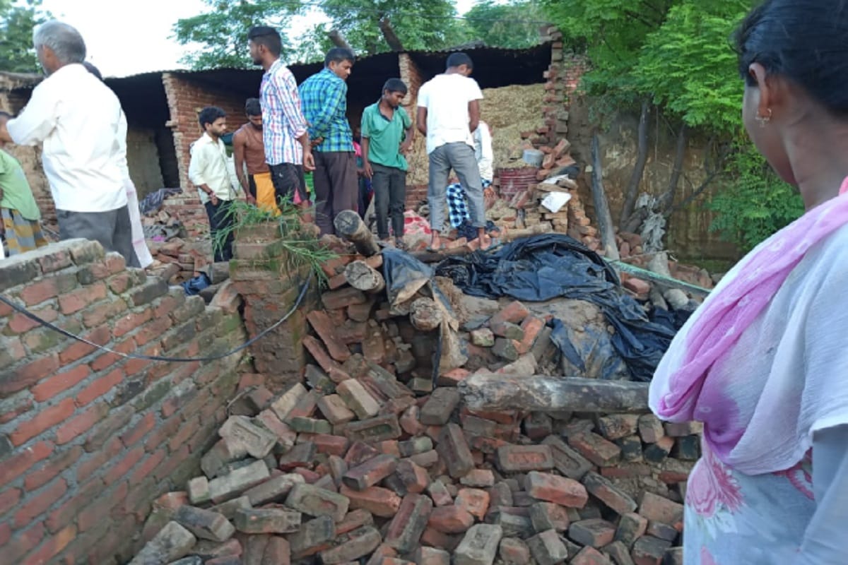 Three injured in house roof in Bijnor district of Uttar Pradesh