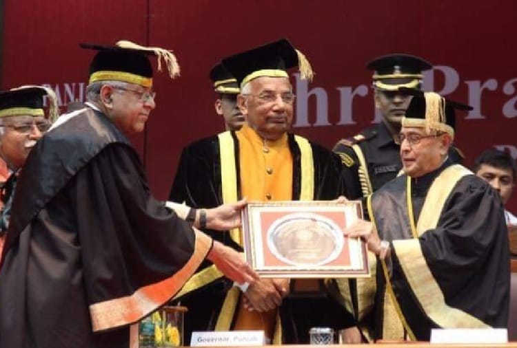 Former President Pranab Mukherjee was came to the convocation ceremony of Panjab University