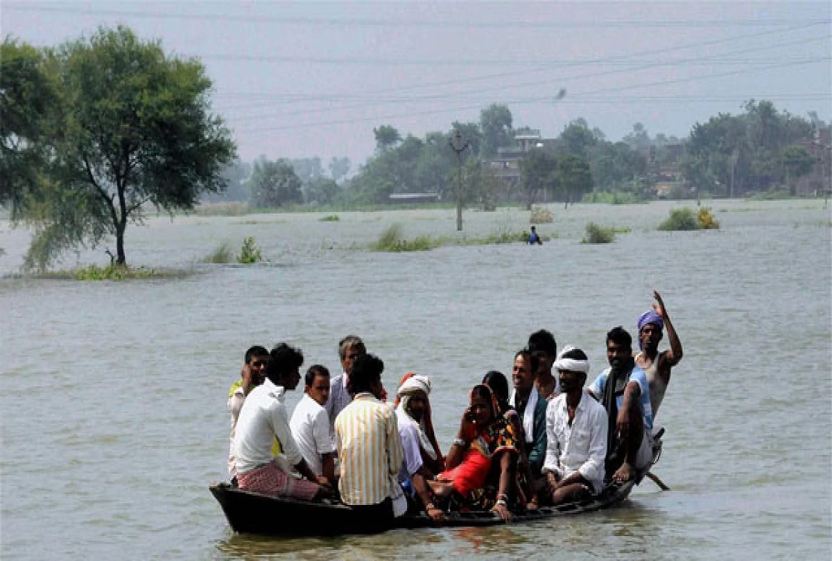 10 people killed in heavy rain and 12 missing as boat capsizes in Bangladesh