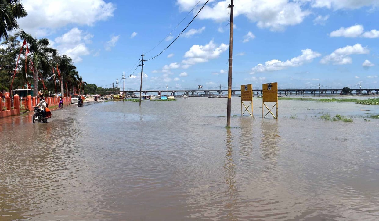 allahabad ganga yamuna water level up flood warning prayagraj