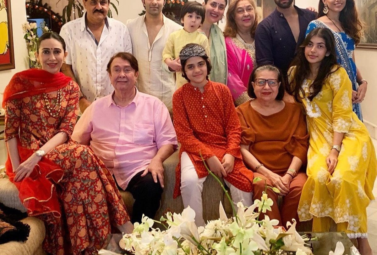 kareena kapoor karisma kapoor family time in ganesh darshan with beautiful ethnic wear