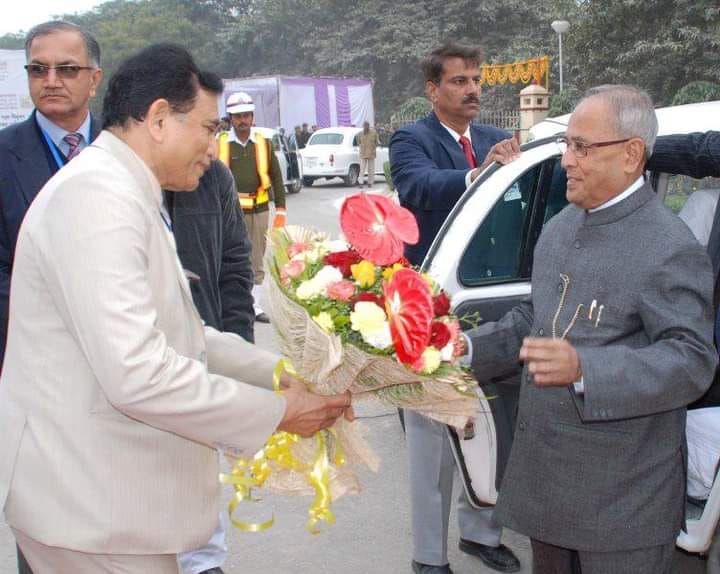 When Pranab da said - leave the number of guests to the Vice Chancellor, the former President came twice in Mahamana's garden