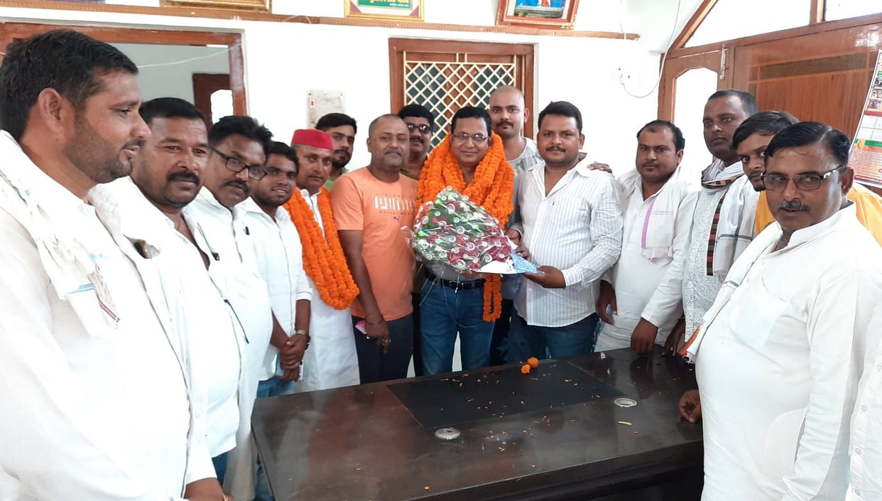 Dr. Vinod Bind received a grand welcome at the party office
