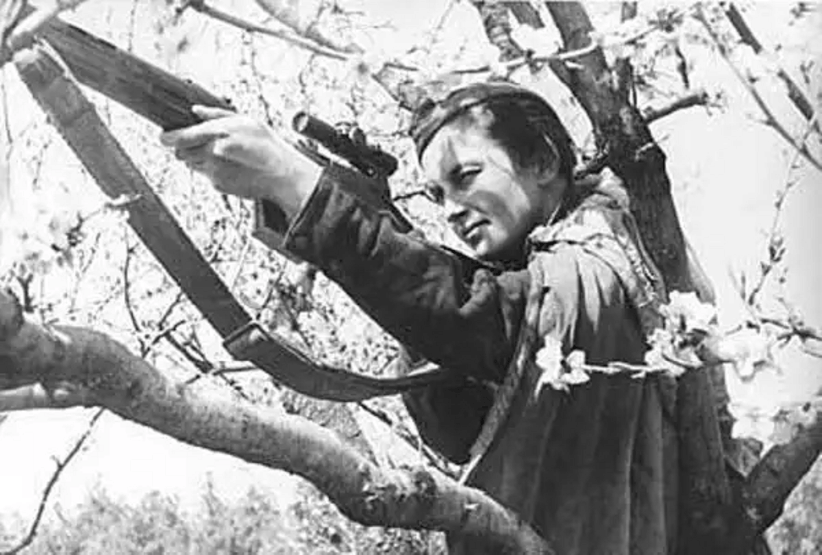 world deadliest female shooter Lyudmila Pavlichenko who terrorized Hitler Nazi army