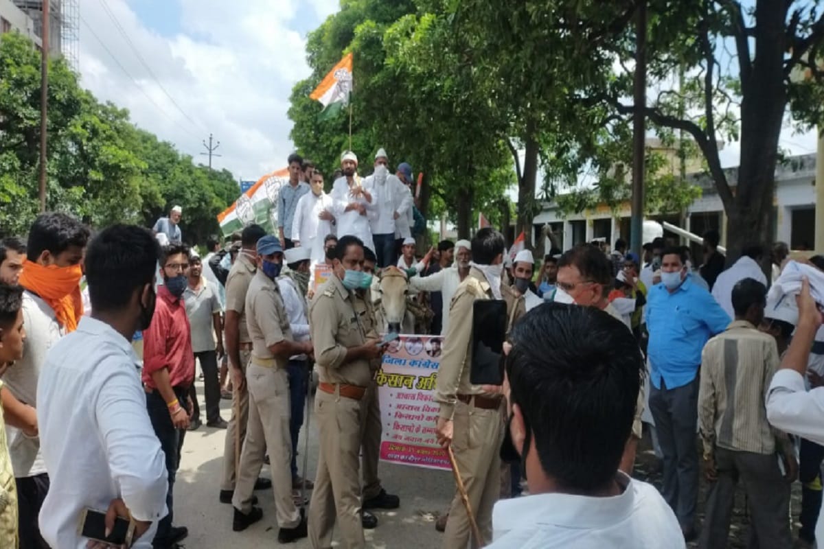 UP News: Police arrest five people during protest in Meerut