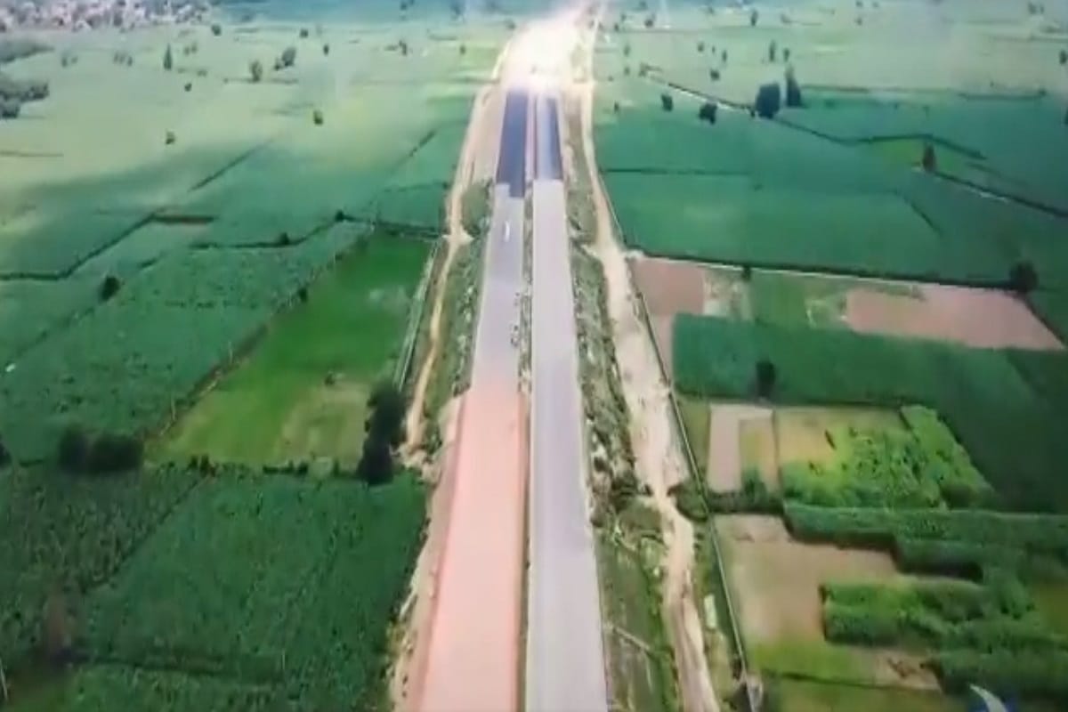 Union Minister Nitin Gadkari showed live report of Delhi-Meerut Expressway from video